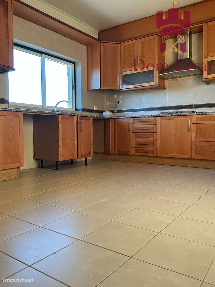 Moradia T4  R/C - 1º Andar em Foros de Salvaterra-13