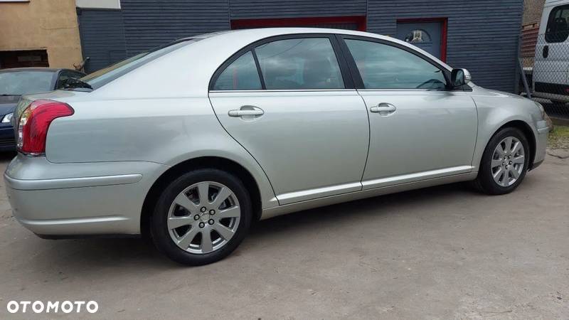 Toyota Avensis 1.8 VVT-i Executive - 37