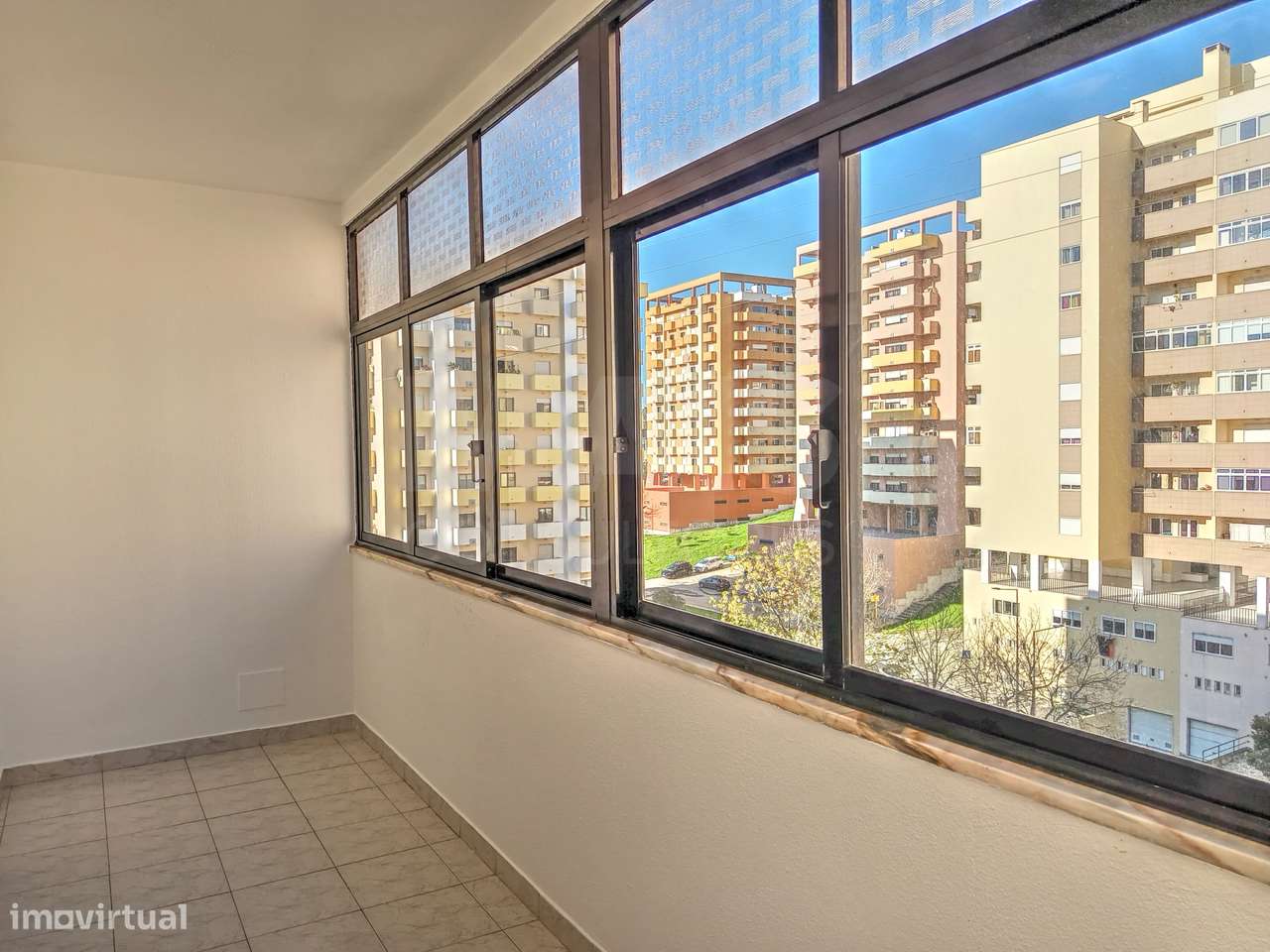 Apartamento T2 c/ Vista Rio, Elevador e Garagem em Box fechada! - Grande imagem: 5/26
