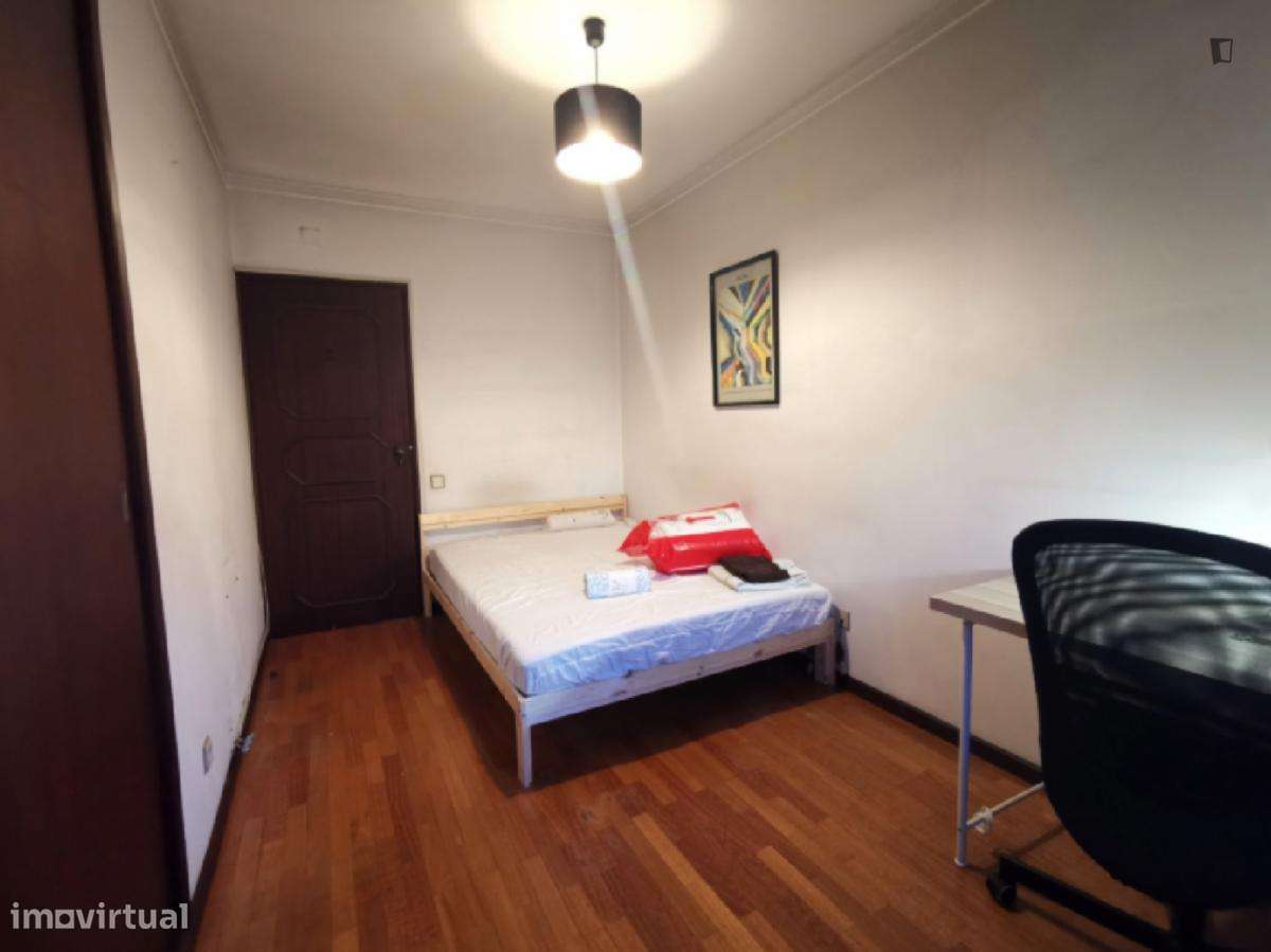 Quarto - localizado em Guimaraes - Grande imagem: 3/9