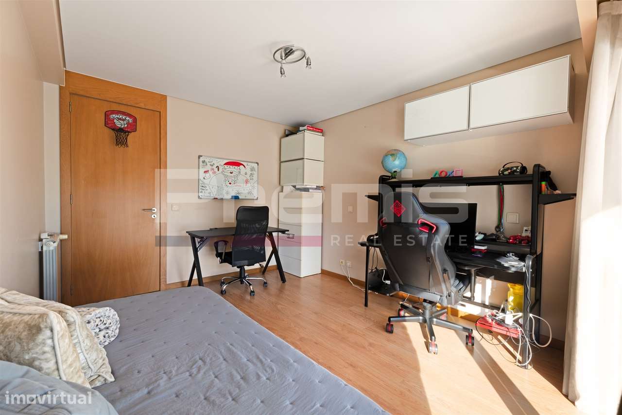 Moradia T5, com jardim e garagem para 4 carros, em Vila Nova de Gaia-34