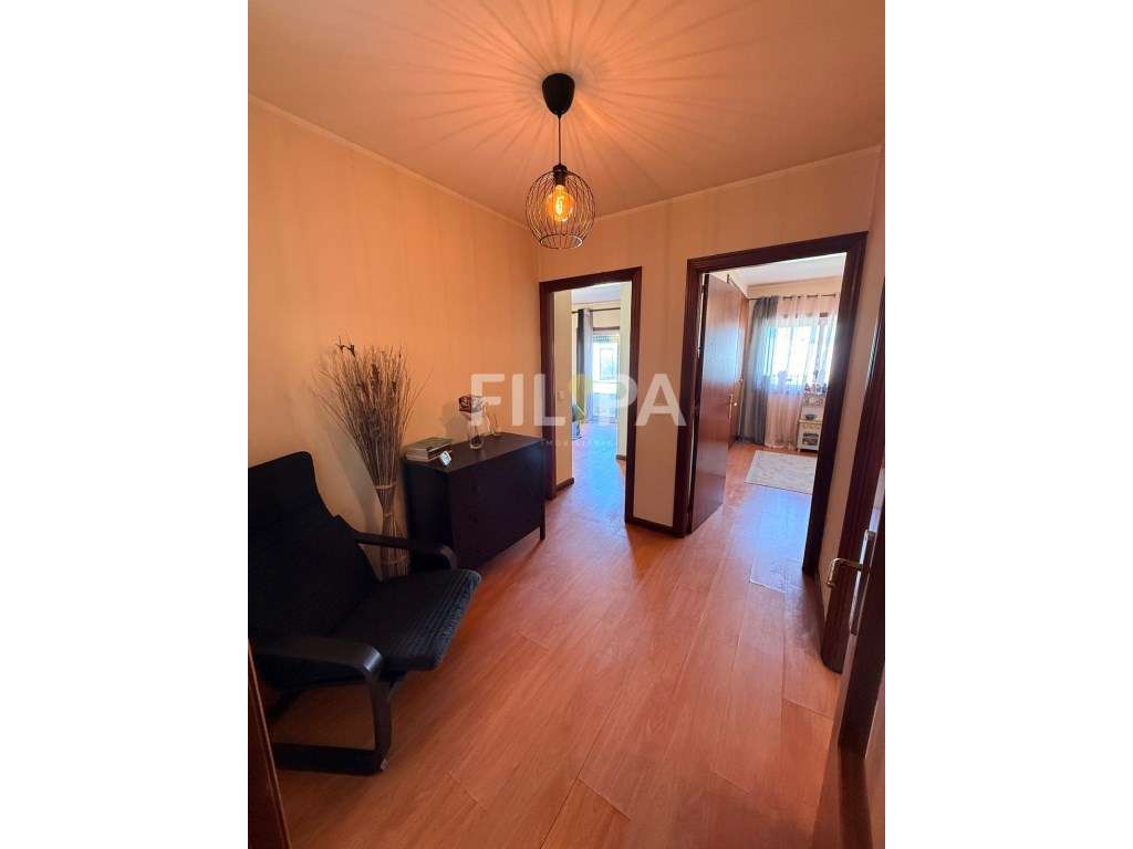 Excelente T2 em Valongo com varanda e garagem!-13