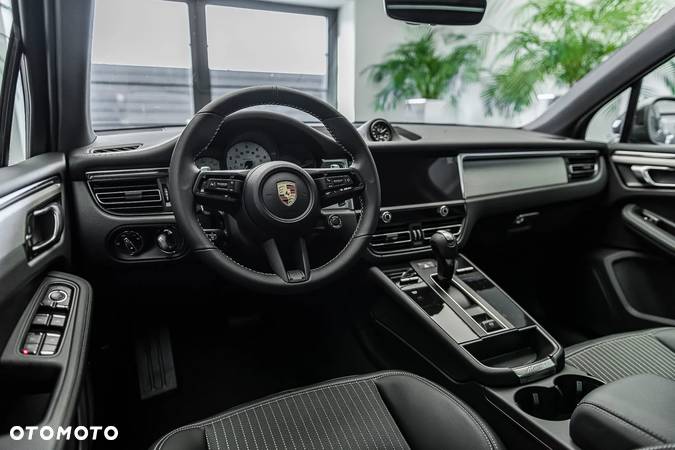 Porsche Macan T - 17