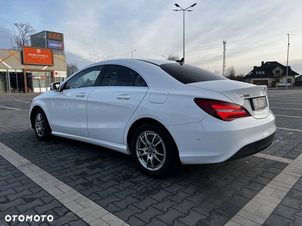 Mercedes-Benz CLA 180 7G-DCT - 3