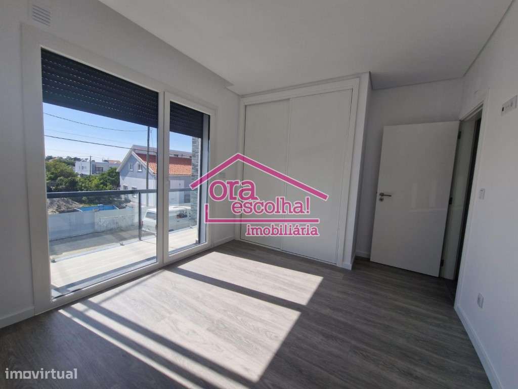 Moradia T3 Geminada NOVA com pérgula - Fernão Ferro! - Grande imagem: 5/9