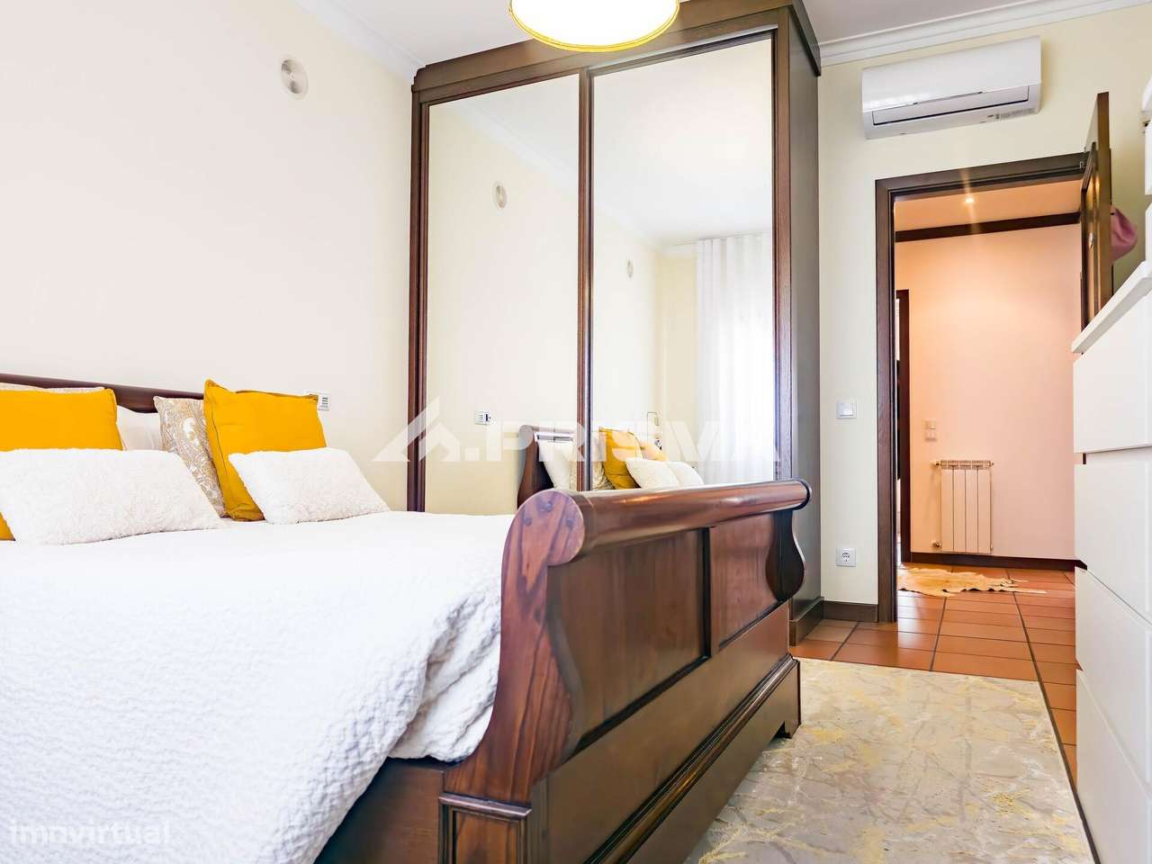 Moradia T5 para Venda em C. Branco-13