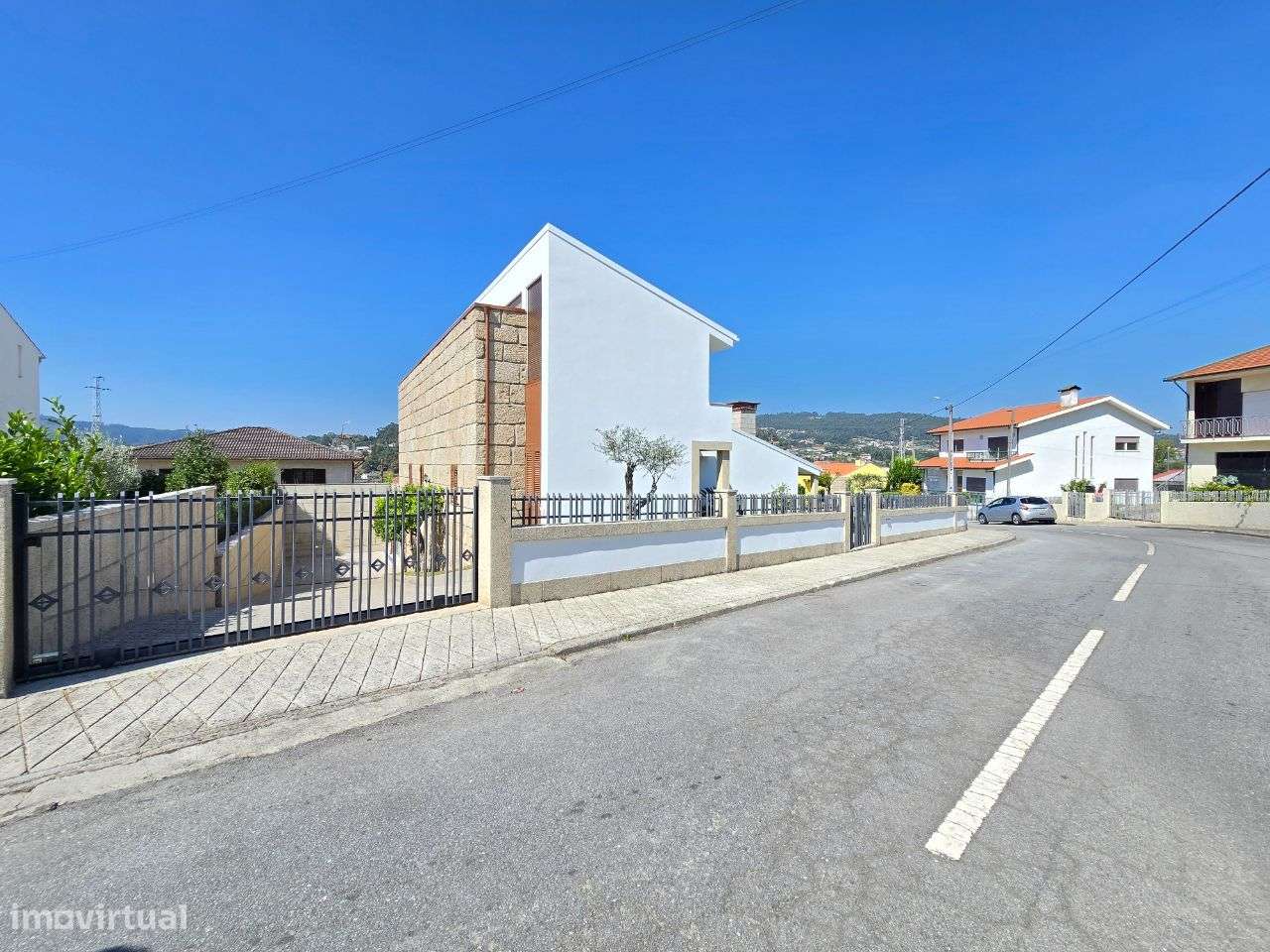 Moradia contemporânea individual no centro de Fafe - Grande imagem: 4/20