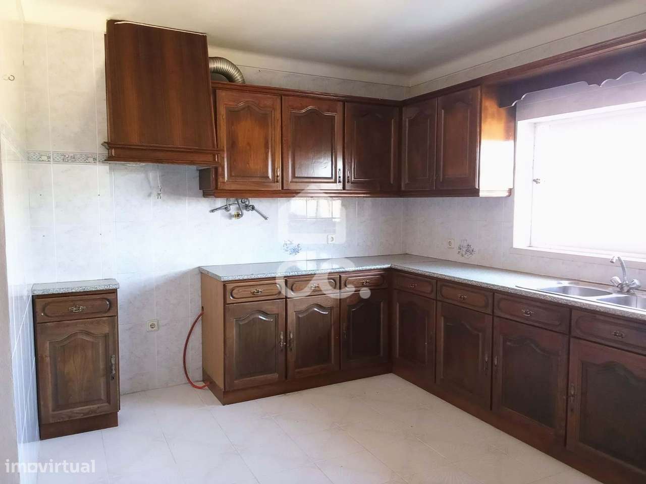 Moradia T5 em Vermelha – Cadaval, com Garagem, Adega e Terreno.-15