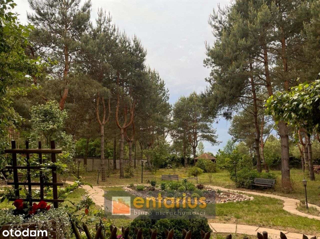 Komfortowy dom z pięknym ogrodem i patio – 4 km od-12