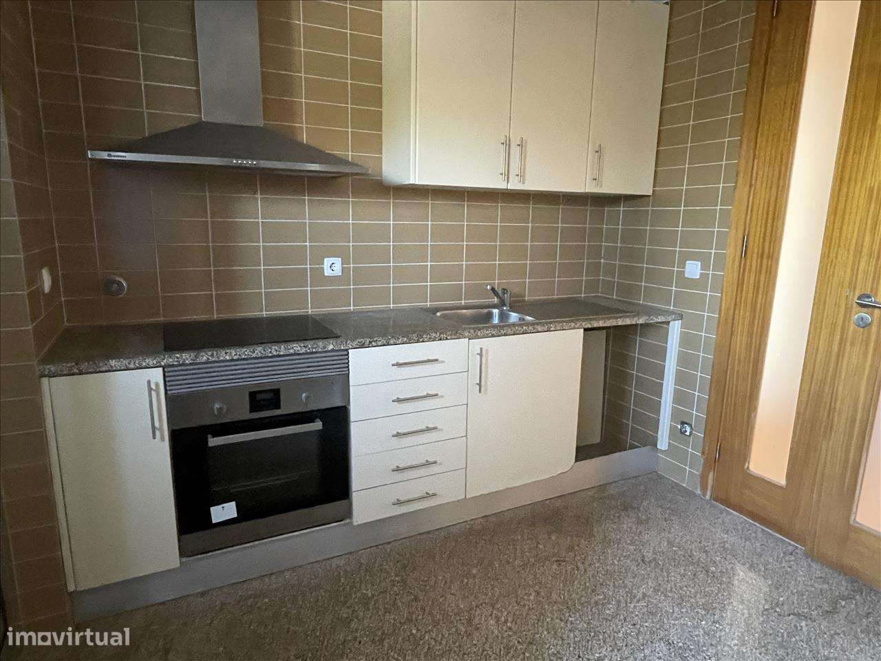 Apartamento em Maia, Moreira-13