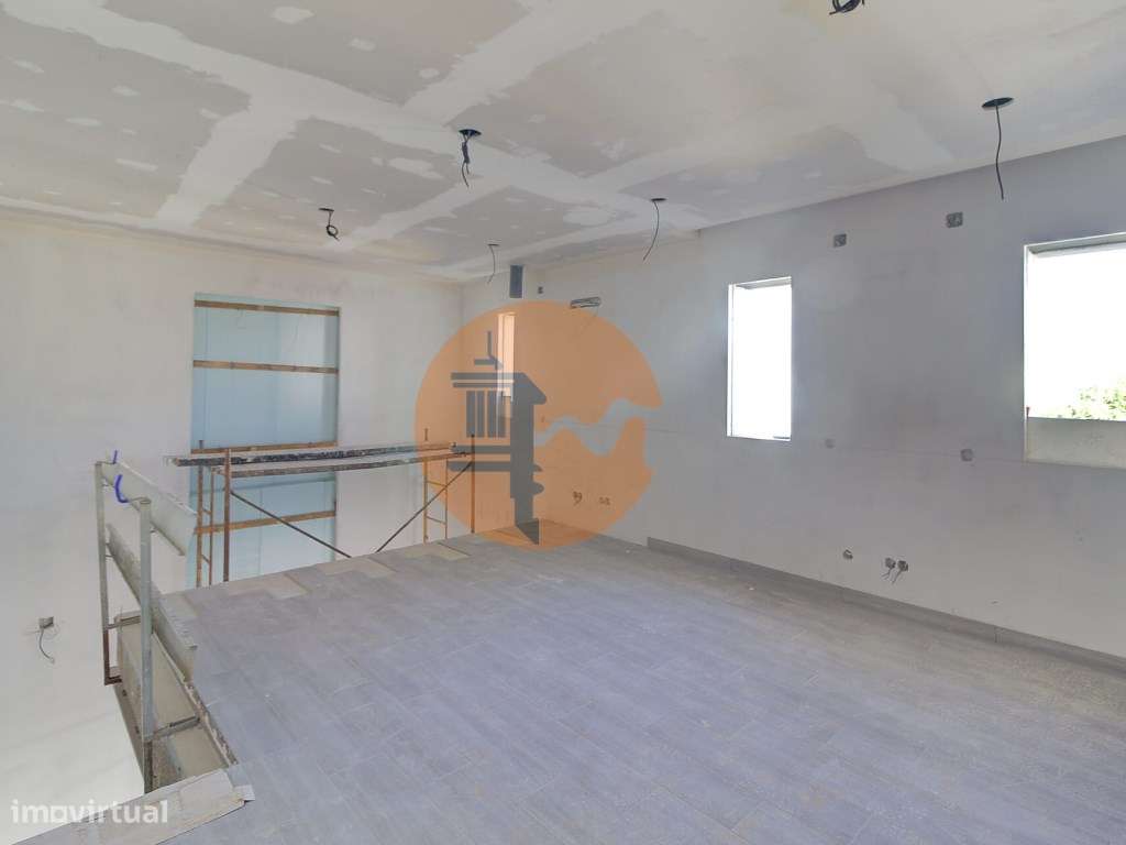 Moradia Isolada V4 com Piscina em Construção-23