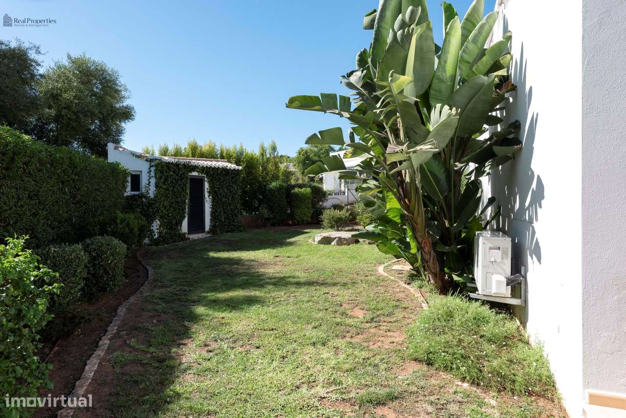 Moradia Térrea T4 Isolada em Albufeira – Um Refúgio de Luz, Conforto e-34