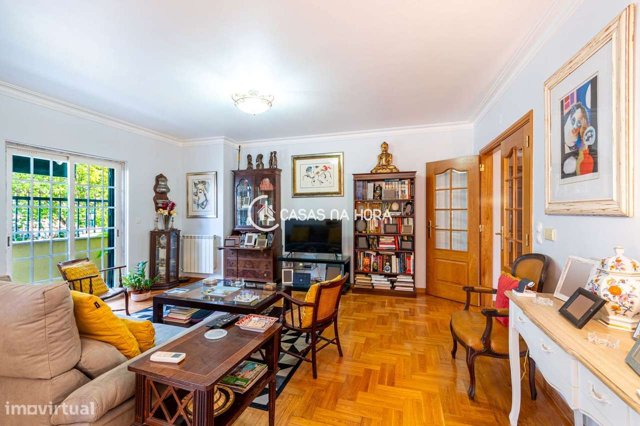 T2 com terraço enorme na Rua Paul Harris, no bairro do  Buzano.-8