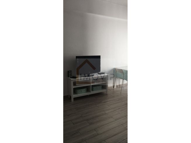 Vende-se T1 totalmente remodelado e mobilado-Monte gordo-4