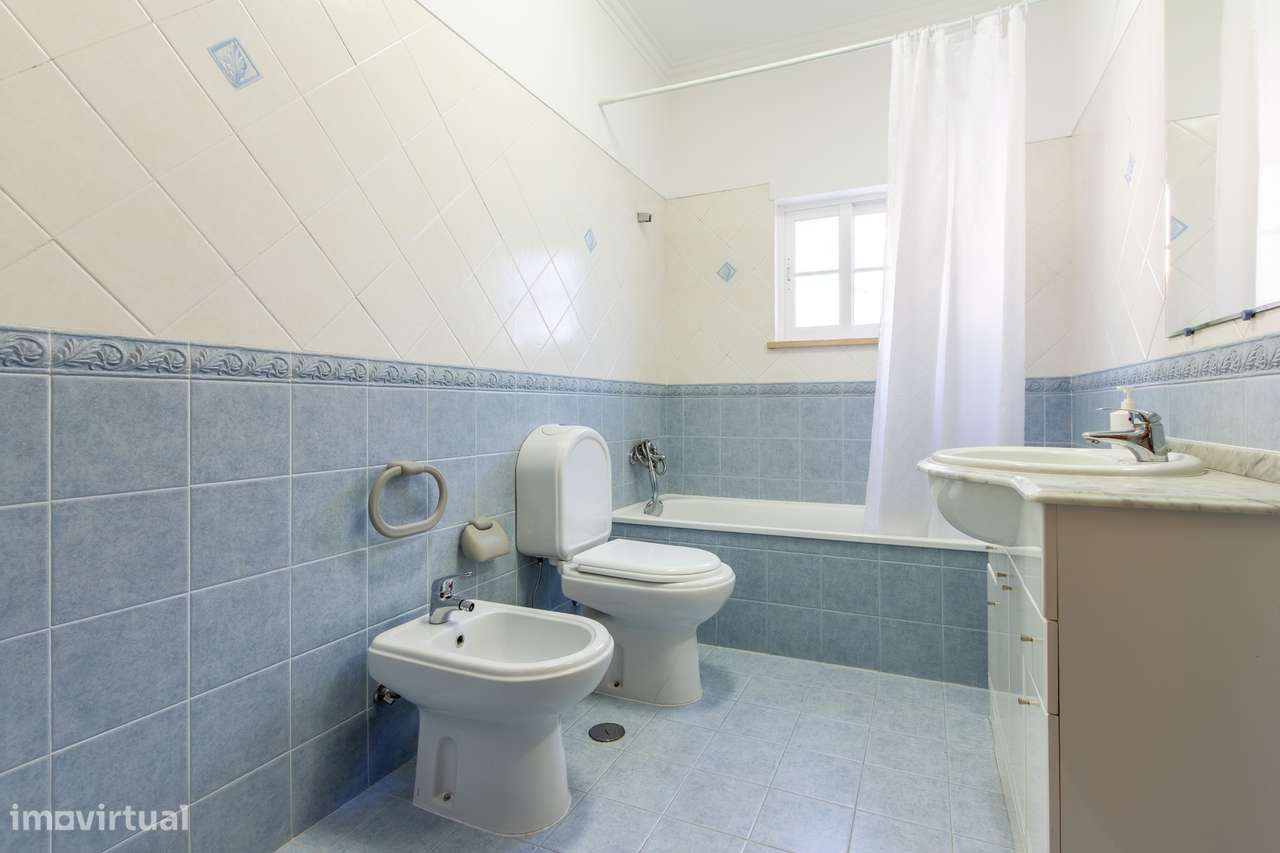 Quinta do Conde – Moradia Geminada de 4 assoalhadas c/ garagem-18