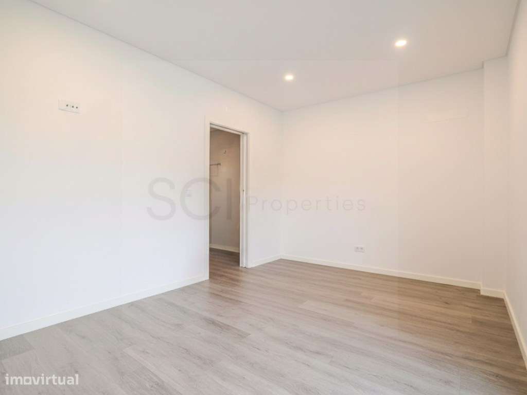 Apartamento T2 Garagem e Arrecadação Sobreda-5