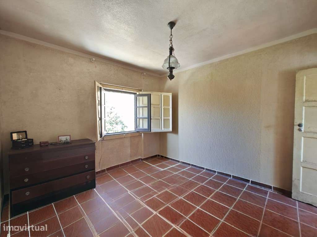 Moradia junto às muralhas do Castelo de Óbidos-16