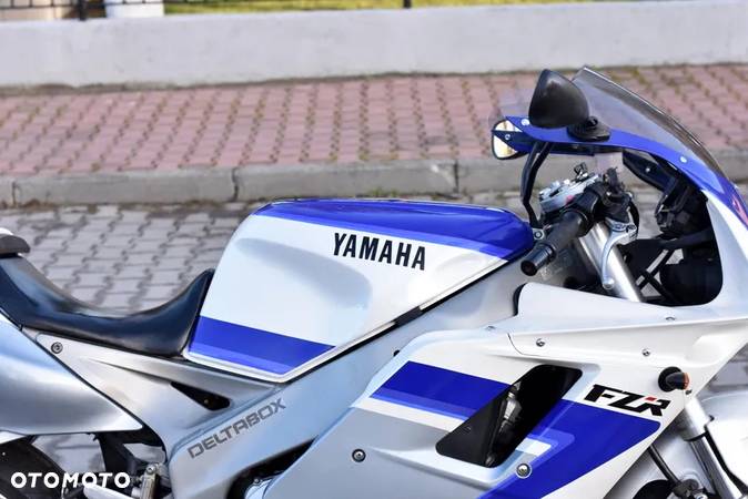 Yamaha FZR - 8