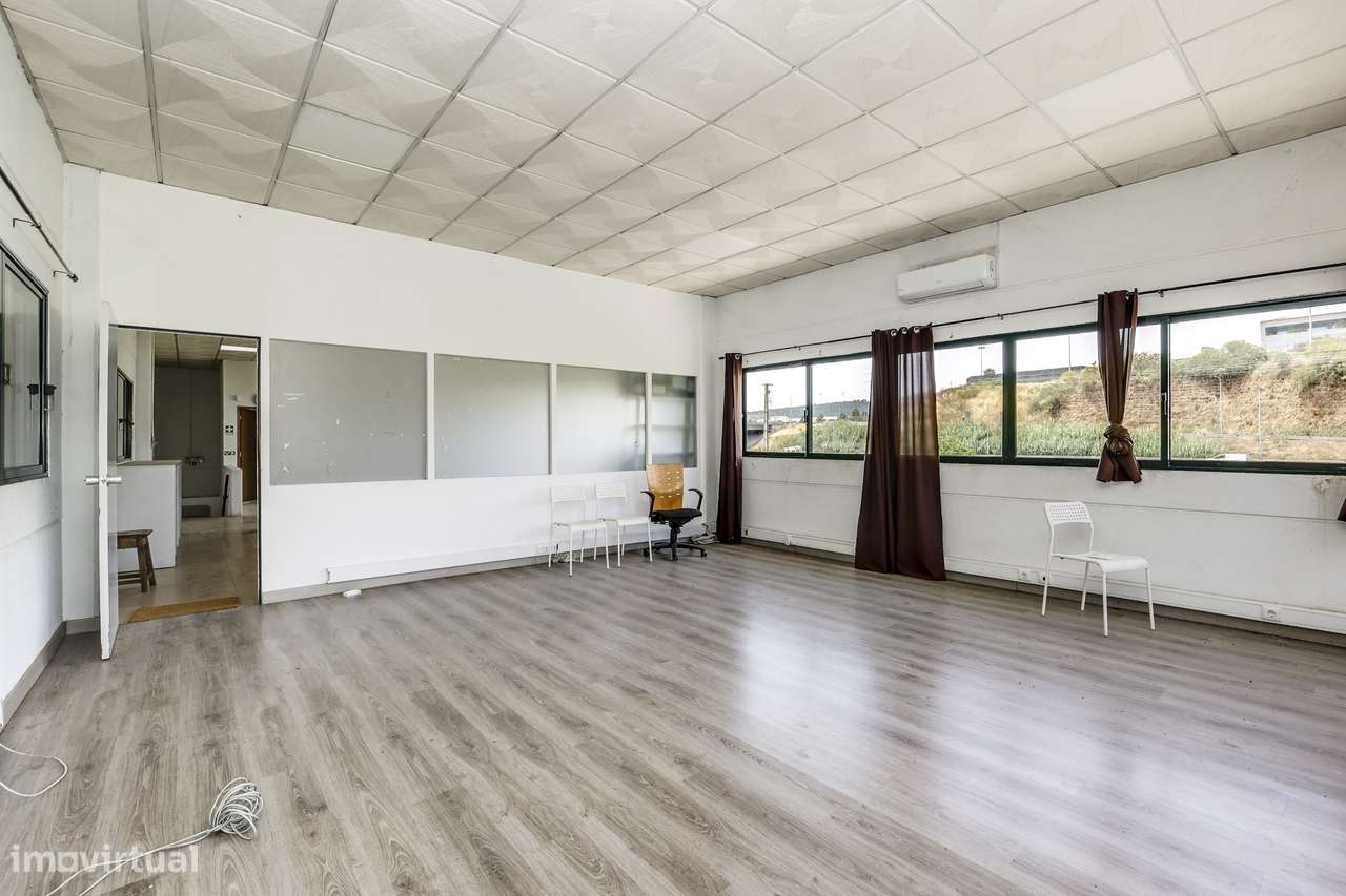 Armazém de 636 m² no Parque Industrial da Granja-12