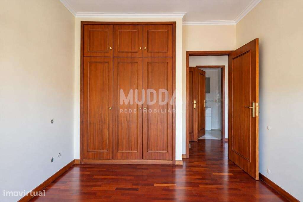 Fantástico T3 Paços Brandão Santa Maria da Feira, ultimo piso ,numa ex-14