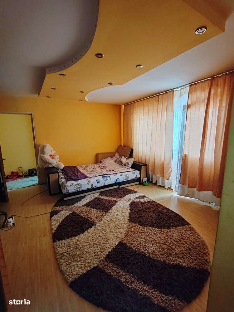 Vând apartament 3 camere micro 4-6