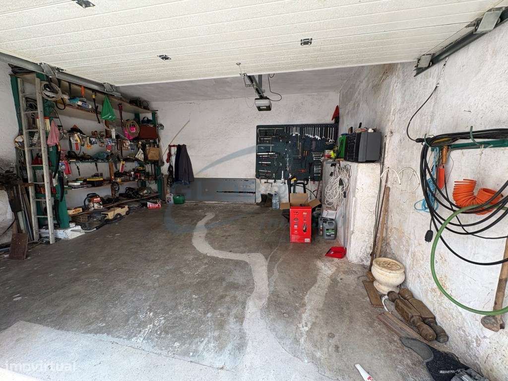 Moradia T5 com Grande Terreno Plano, Garagem, Anexos e Elevado Pote...-30
