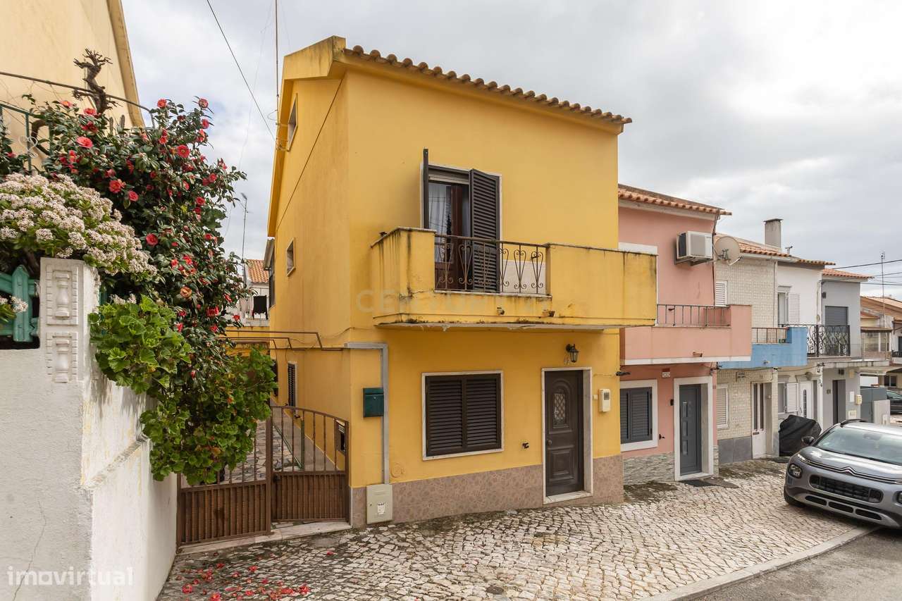 Oportunidade unica...  três assoalhadas e sótão!-32