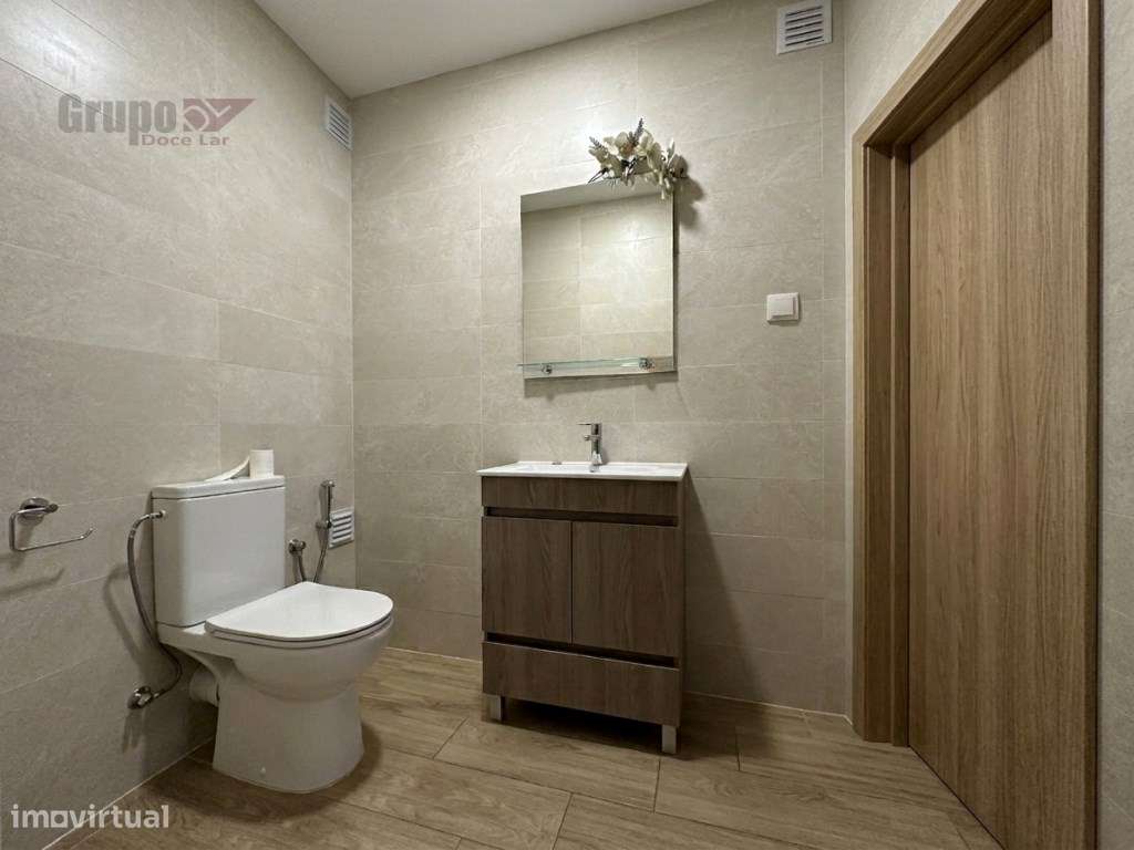 Excelente Apartamento T4 no Barreiro - Conforto e Modernidade-27