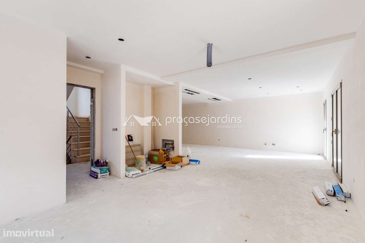 Moradia T3 com Garagem para 3 Viaturas a 5 Minutos de Leiria-25
