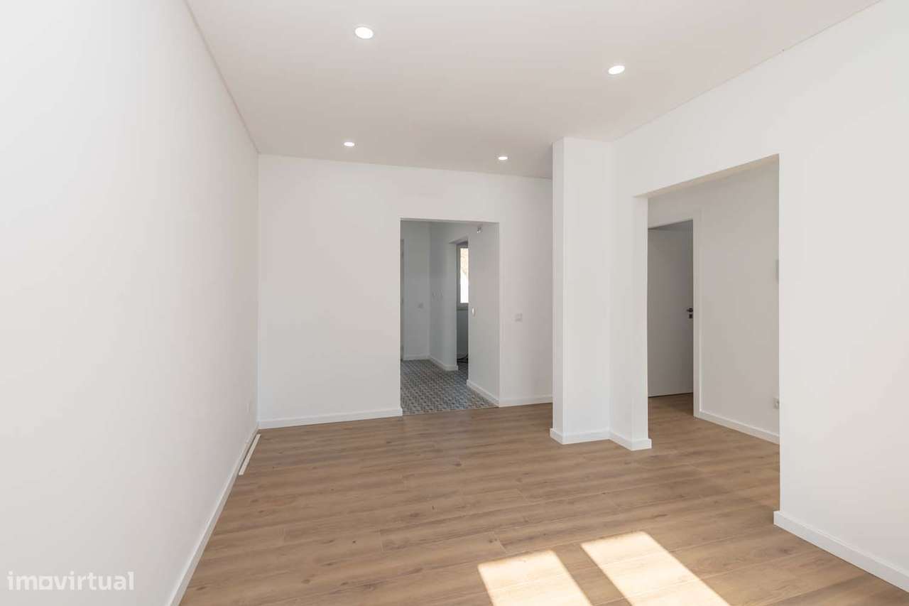 T3 NOVO – Apartamento com Espaço Exterior Único de 500 m² no Seixal-8