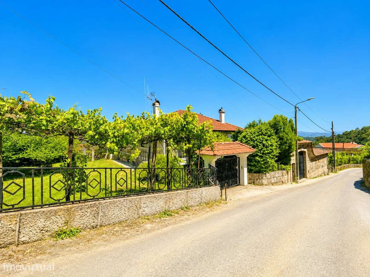 Quinta com Moradia T4 em Pedra, História e Natureza em Harmonia em Arc-40