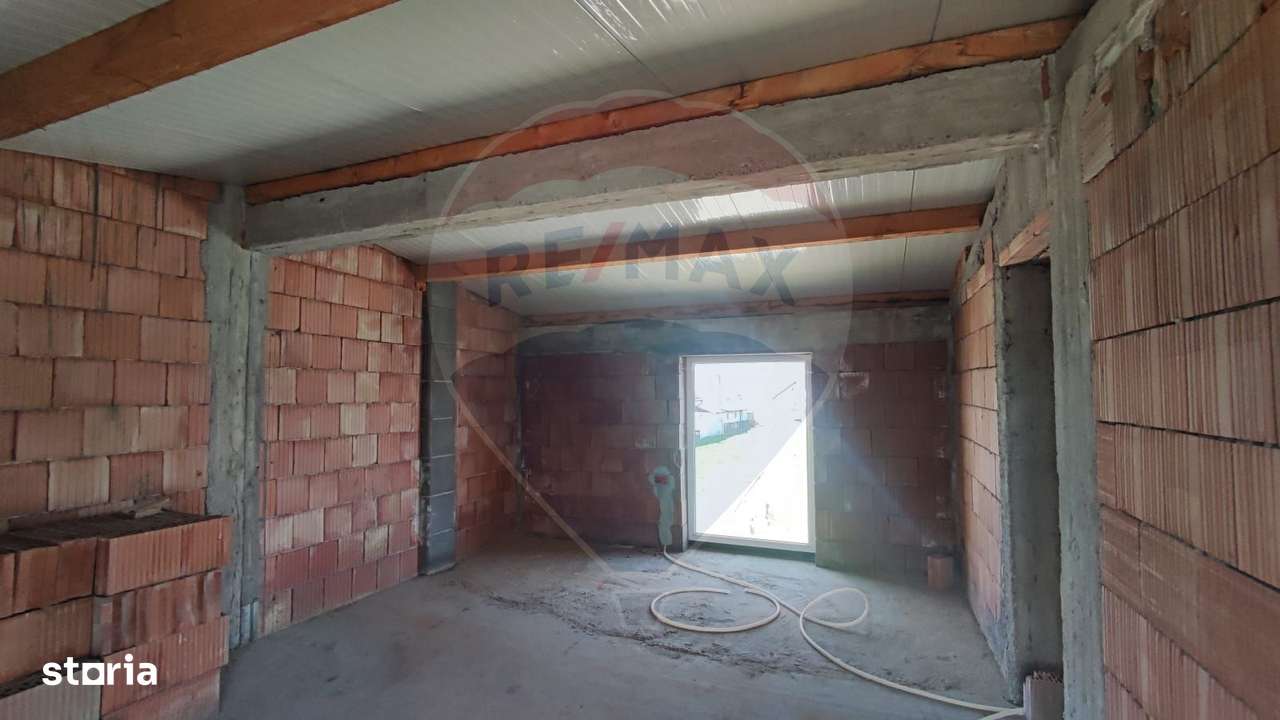 Casă cu mansarda de vanzare Osorhei, 8 km de Oradea - Imagine principală: 5/20