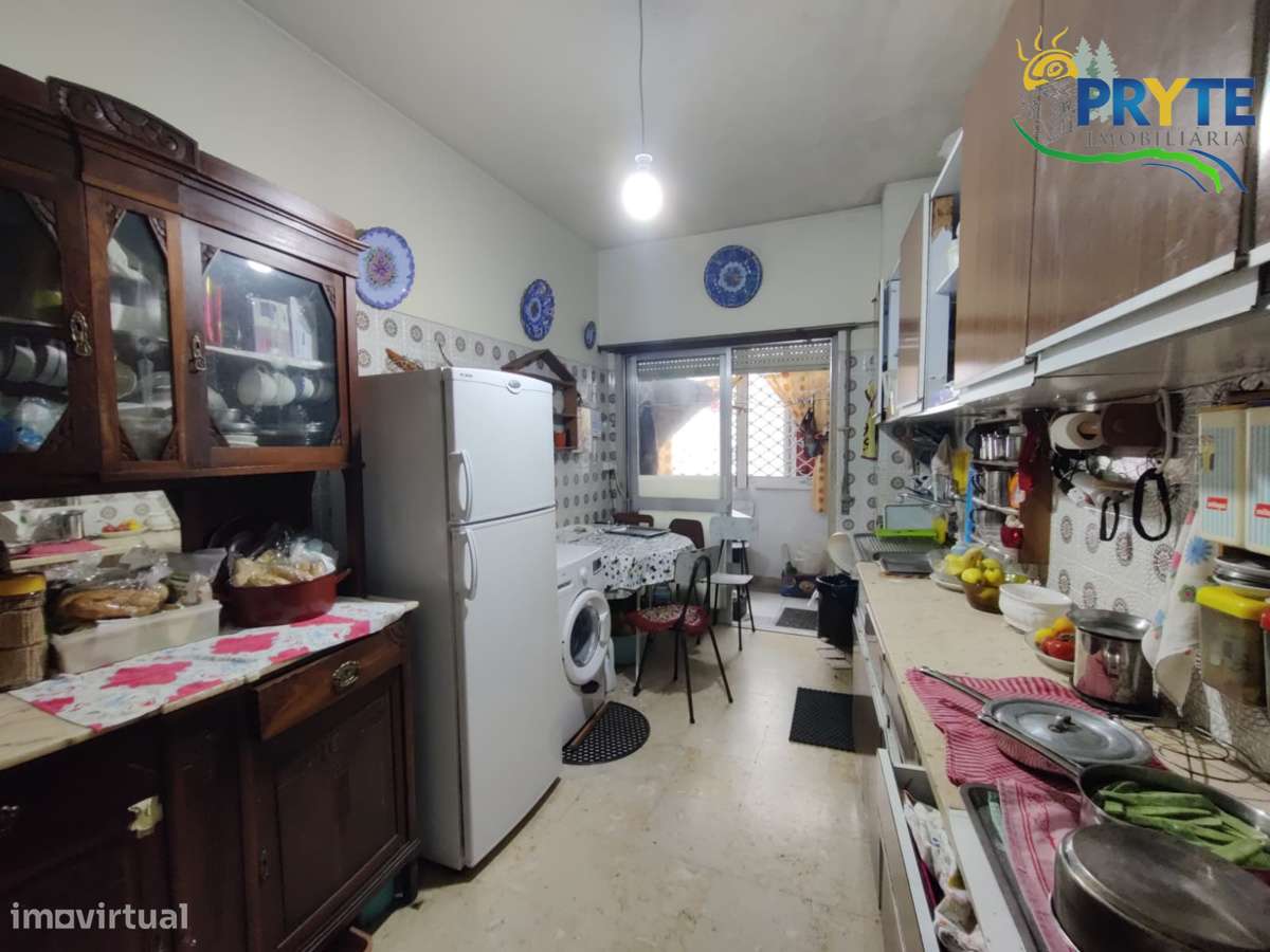 Apartamento T1+1 situado em Campolide-30