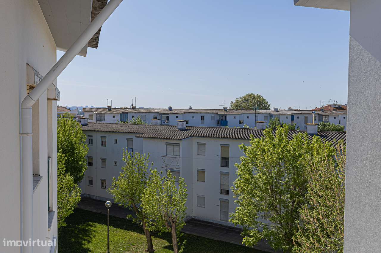 Apartamento de 4 assoalhadas no centro da Moita-34