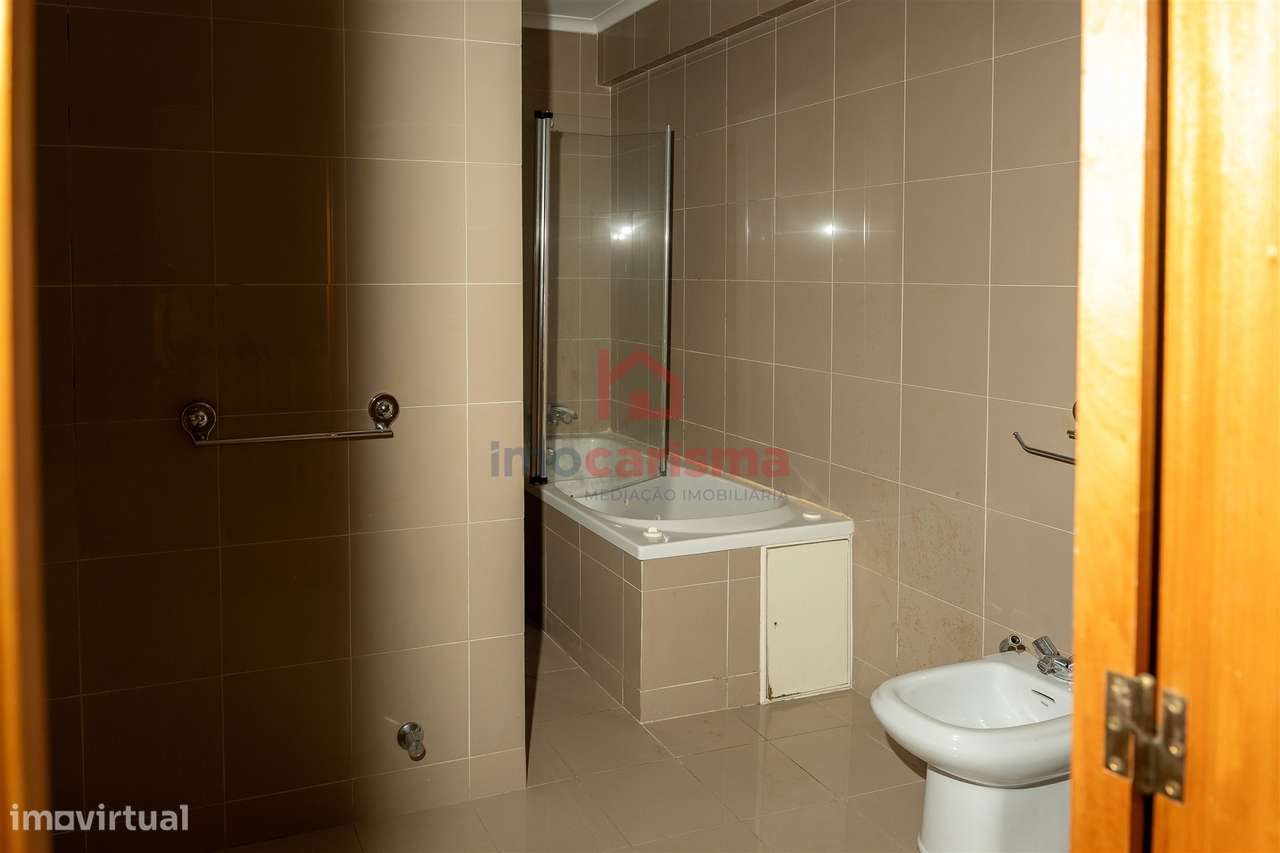 Apartamento T3+1 Duplex na 1.º Linha em Frente à Praia em Aver-o-Mar-10