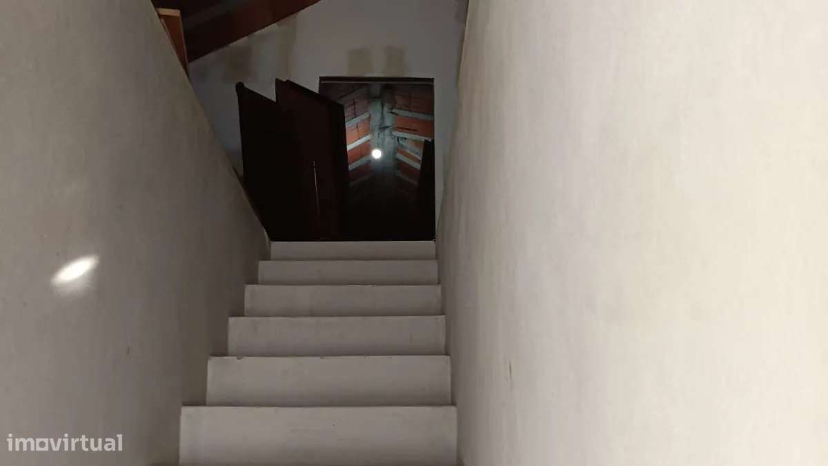 MORADIA  COM 4000 M2  DE JARDIM EM FRAGOSO - Grande imagem: 4/16