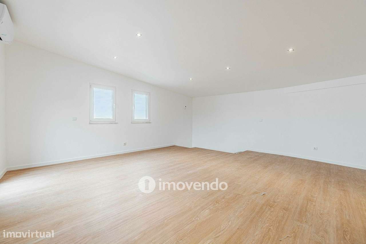 Apartamento T3 Duplex novo, com terraço e garagem, em Loures-11