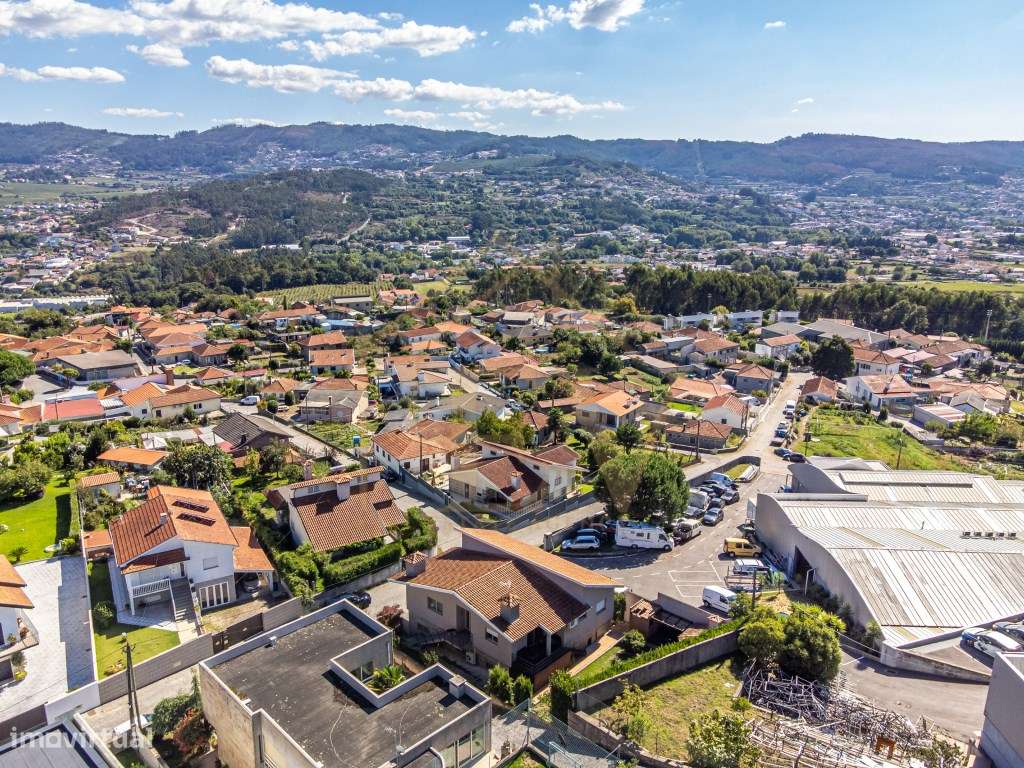 Moradia Individual T3 Renovada | Lordelo, Guimarães-29