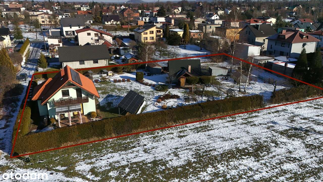 Atrakcyjna oferta! Dwa domy, garaż, fotowoltaika na dużej działce-0