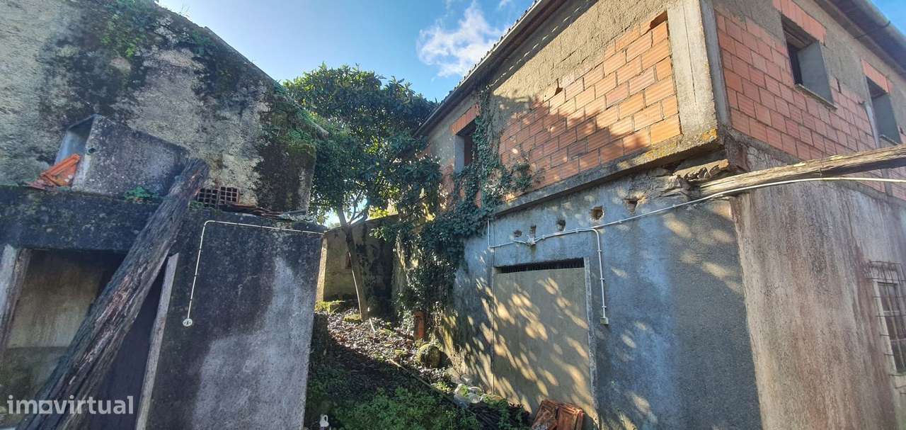 Quinta para restaurar na freguesia de Chãos-54