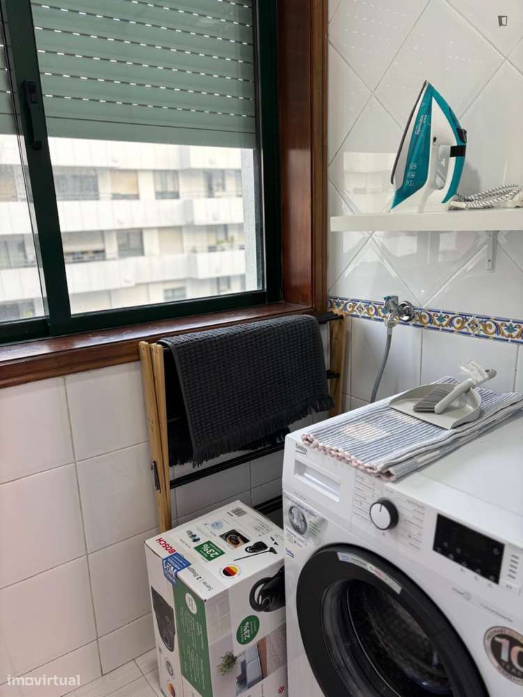 Apartamento com 1 quartos - localizado em Porto - Grande imagem: 4/10