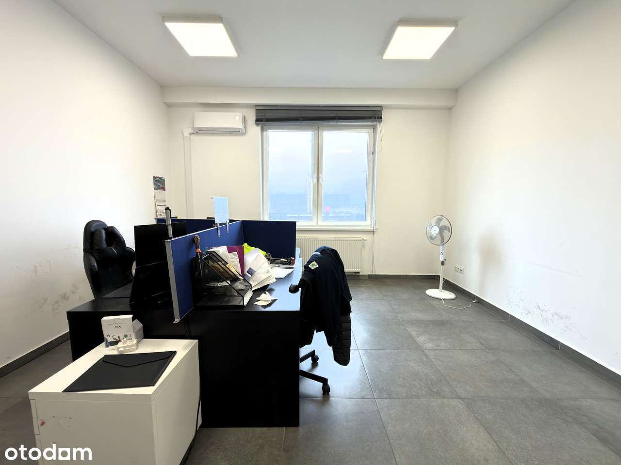 Nowoczesny kompleks produkcyjno-magazynowy z biurami i halą-15