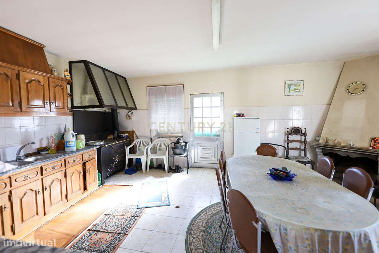 Casa Isolada para Recuperação em Gouveia - 72.000€ - Grande imagem: 1/21