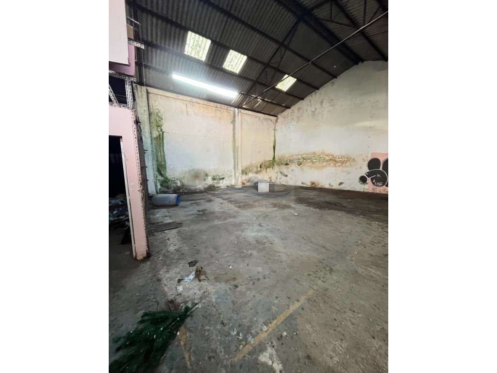 ARRENDAMENTO:
Armazém com 800m2, na Quinta do Figo Maduro - Prior ... - Grande imagem: 4/6