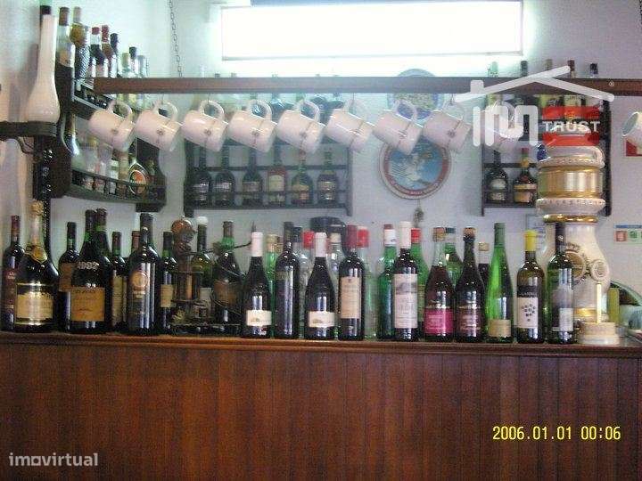 Pizzaria e Habitação no 1º andar no Centro do Montijo - Para renovar-6