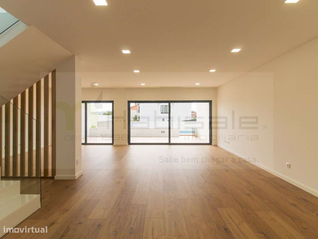 Moradia T4 em condomínio fechado em Loures, com piscina!-21