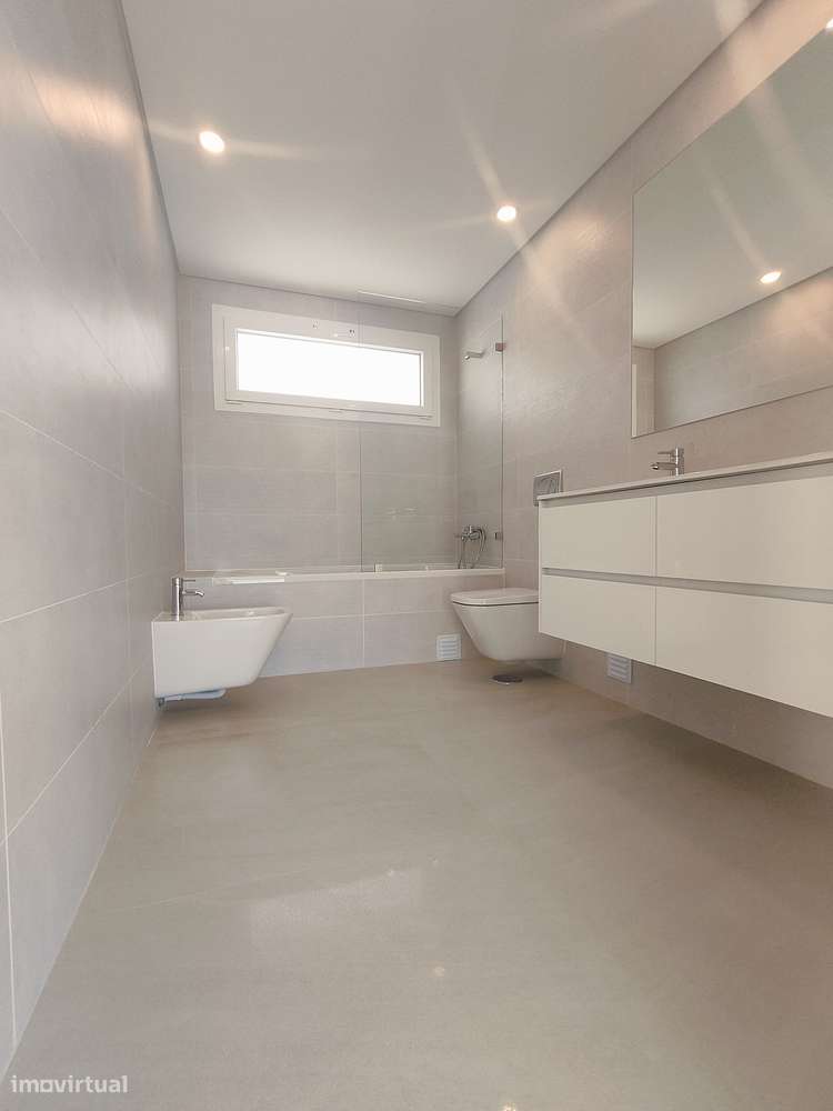 Oferta 1% do Valor de Aqusição - Moradia T4 + 1 com Piscina e Garagem-44