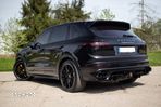 Porsche Cayenne Turbo S - 16