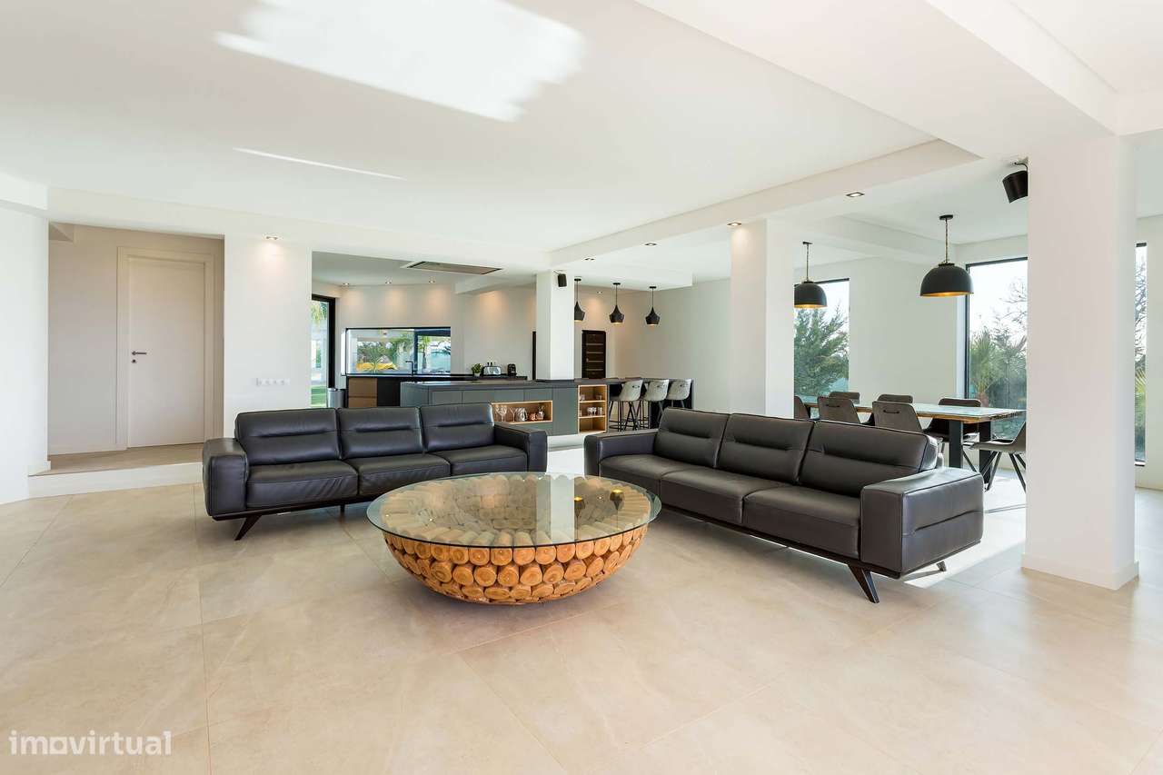 Quinta Moderna de Luxo com 4+1 Suítes, Anexo Independente e Jardim-9