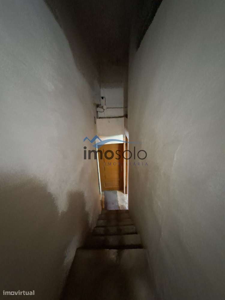 Moradia T2 com Oportunidade de Recuperação e Negócio Integrado-13
